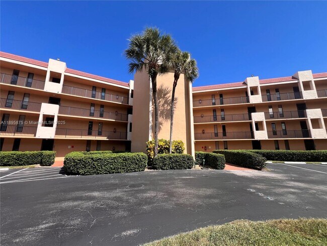 Building Photo - 6528 Coral Lake Dr Unit 304