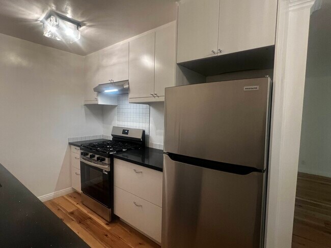 2520 North Beachwood Drive Unit 6