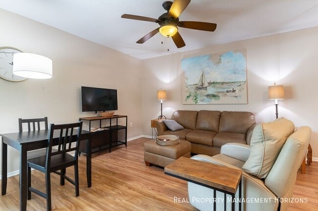 Photo - 2121 Wood St