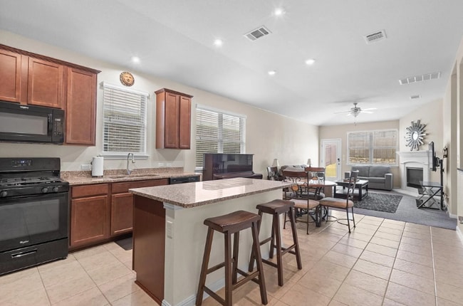 Photo - 1608 Torre St