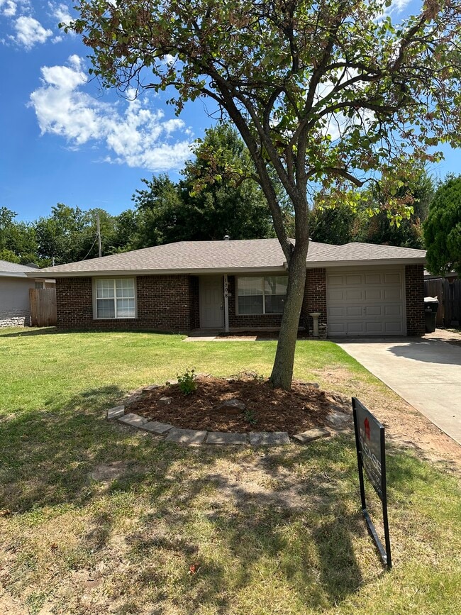 Building Photo - 1708 Westchester Dr Rental