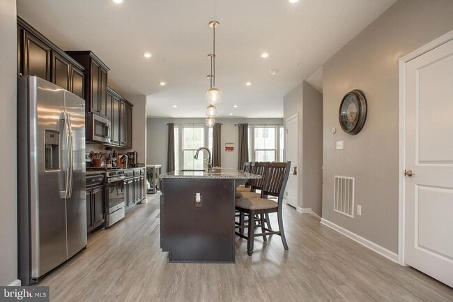 Photo - Stunning 3bd 2.5bth townhome in the Pondview community in Millersville.