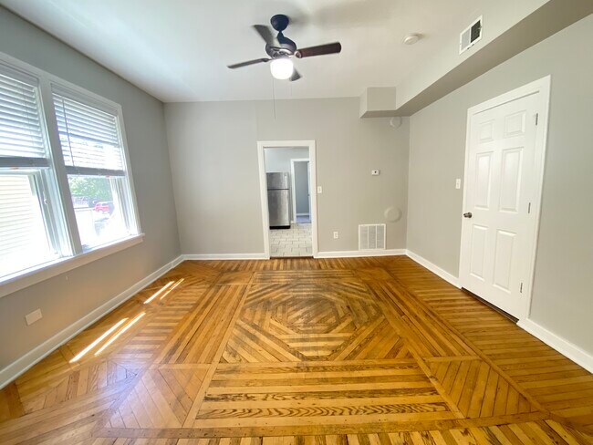 Photo - 2838 N Drake Ave Unidad 1.