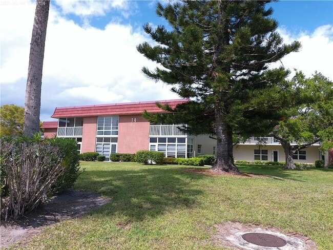 Building Photo - 74 Royal Oak Ct Unit 204