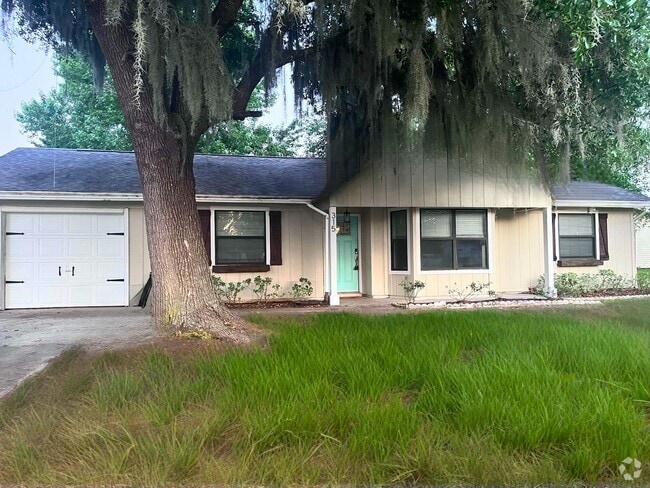 Building Photo - 3/2 updated & near the base! Rental