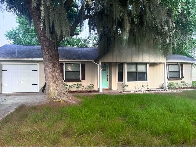 3/2 updated & near the base! - 3/2 updated & near the base! House