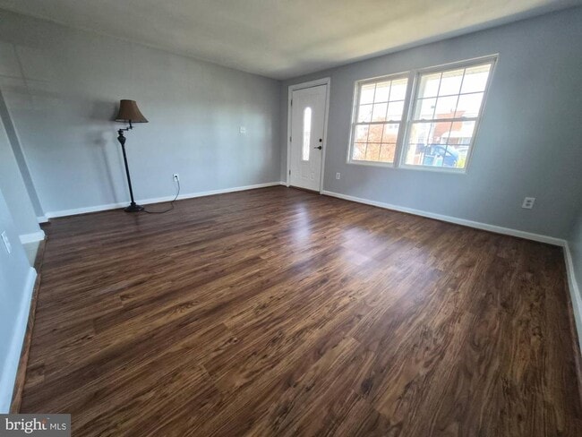 Photo - 7948 Eastdale Rd