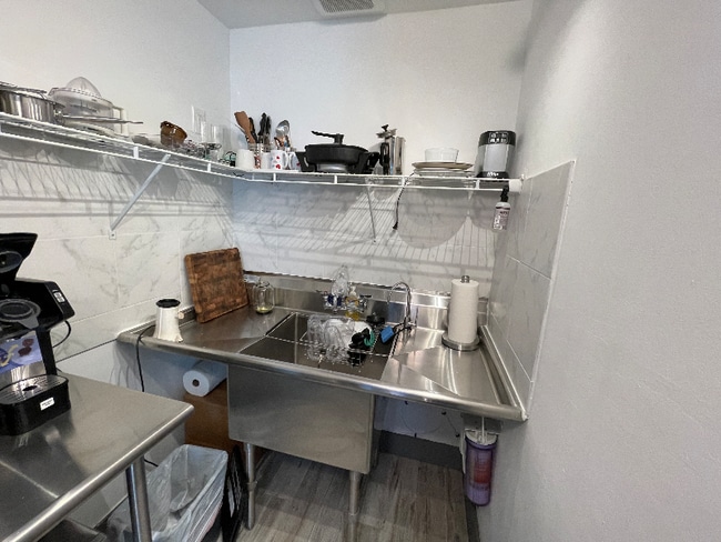 Photo - 2116 NE 8th Pl Unidad Efficiency