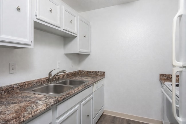 Photo - 2021 Farmer Pl Unit 3