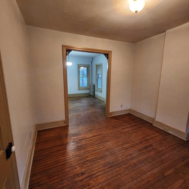 Living Rm - 43 Walnut St