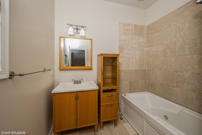 Photo - 2215 W Augusta Blvd Unit 2W