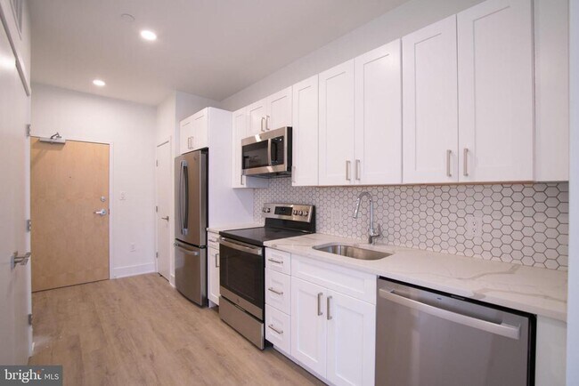 1325 N Lee St Unit 405