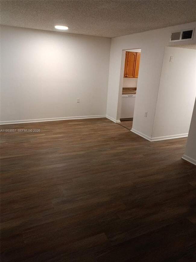 Building Photo - 1141 Lake Victoria Dr Unit J