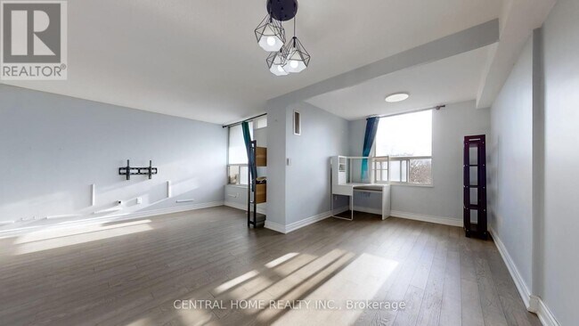 Photo - 5 Shady Golfway Unit 715