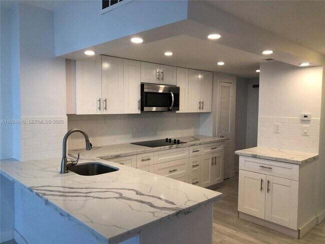 Photo - 905 Brickell Bay Dr Unit 1126