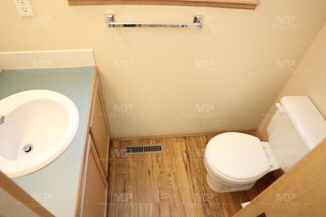 Photo - 2036 Glenmoor Dr