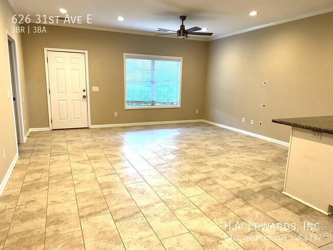 Photo - 626 31st Ave E