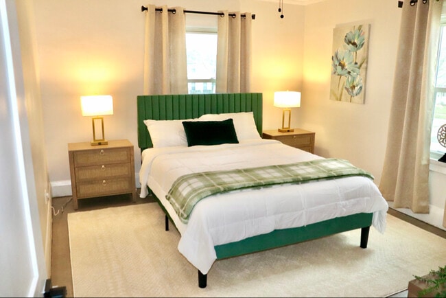 Photo - 1912 Fernwood Ave