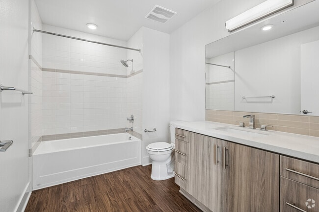 2 Bedroom A 2BR, 2BA - 816SF - Bathroom 2