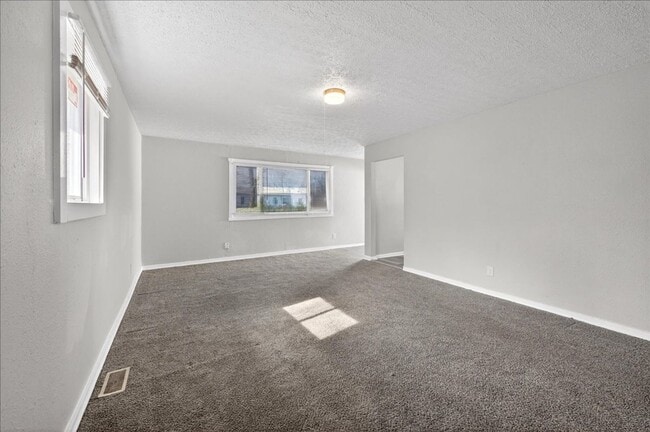 Photo - 3319 N Hawthorne Ln