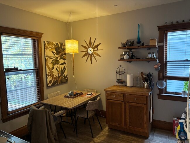 Photo - 2011 Aldrich Ave S Unidad #1