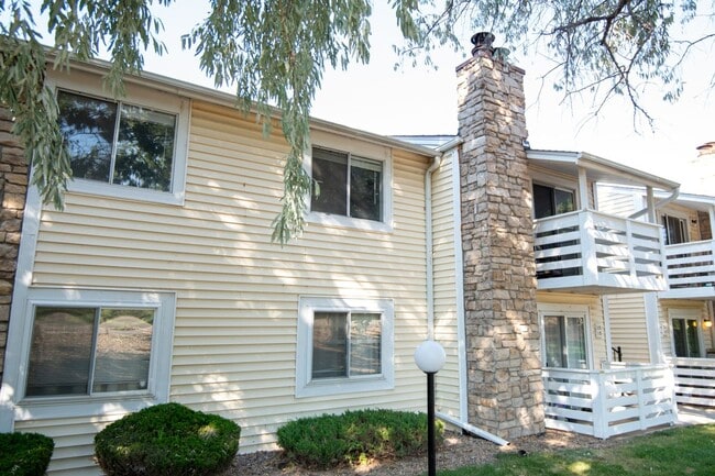 Building Photo - 8555 Fairmount Dr Rental