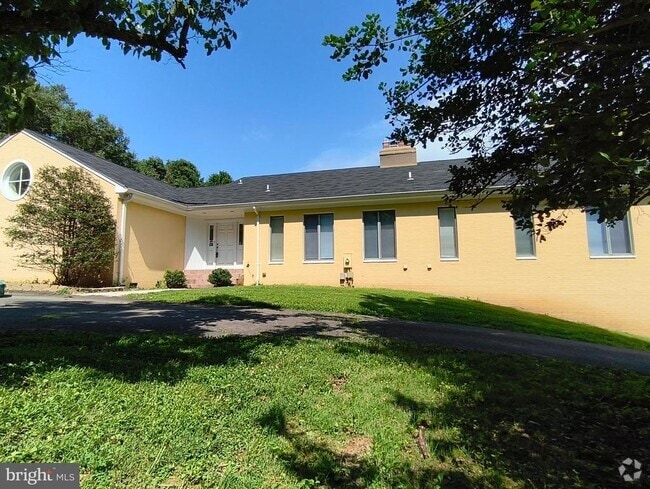 Building Photo - 901 Walker Rd Rental