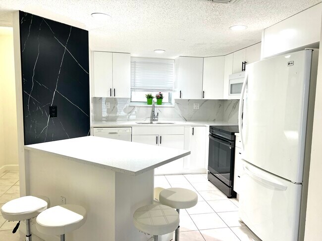 Photo - 17801 N Bay Rd Unidad 511