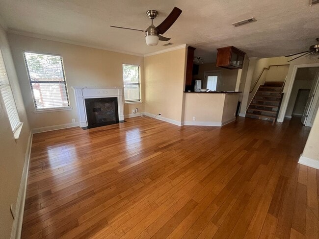 Photo - 1038 E 43rd St Unidad A