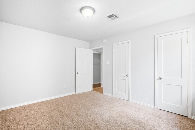 Photo - 5326 Doulton Dr