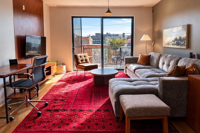 Building Photo - 324 S 2nd St