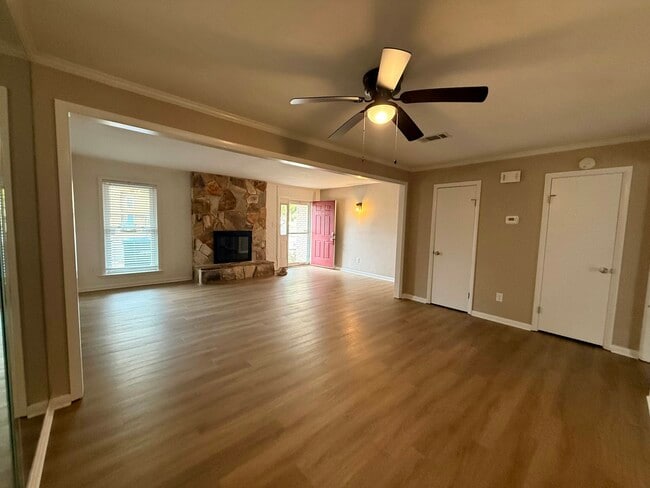 Photo - 503 Benlea Ct