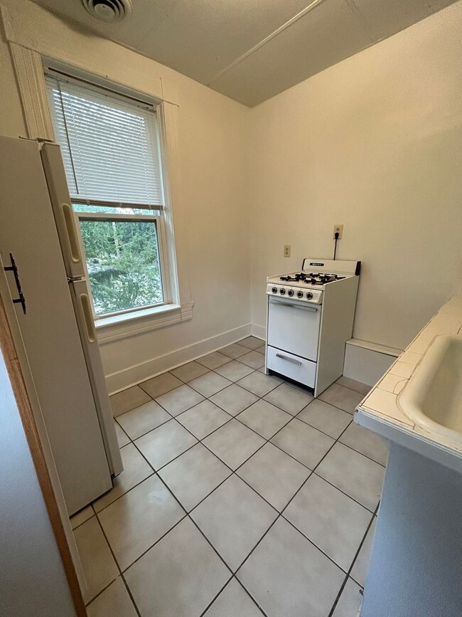 Building Photo - One Bedroom Apartment on the Northside Unit 9