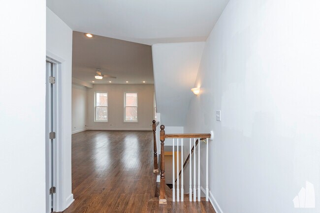 Photo - 1426 N Greenview Ave