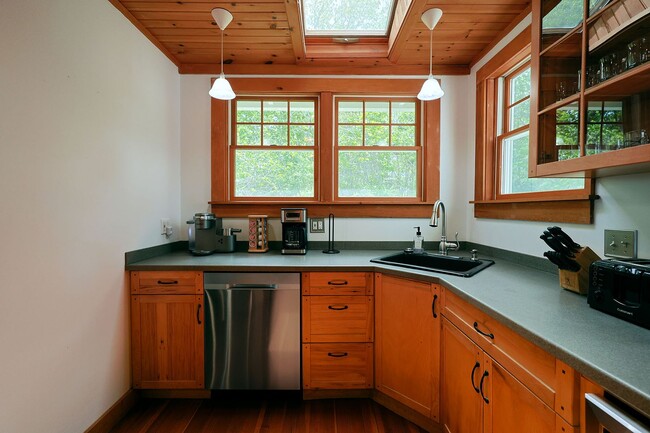 Photo - Winter Rental: Tidebend – Exceptional 6-Be...