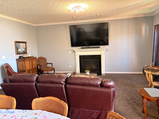 1842 Waverly Dr