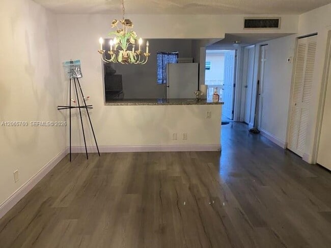 Photo - 410 SE 2nd St Unidad 408
