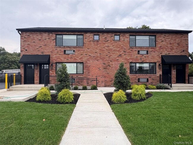 Building Photo - 455 Sunrise Hwy Unit #2A Rental