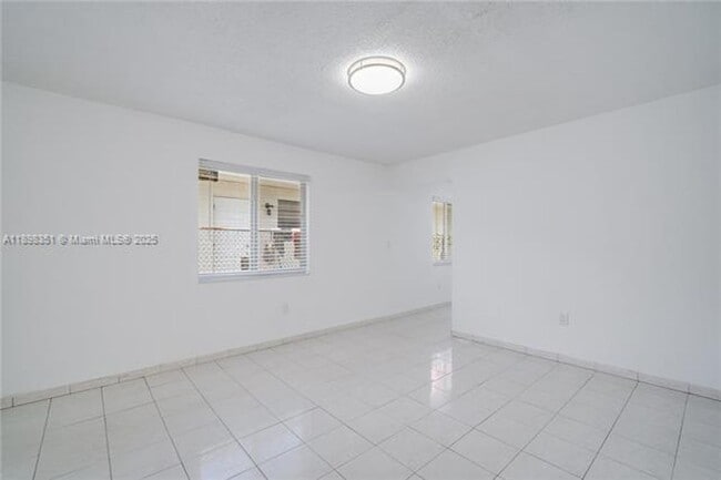 Photo - 3437 SW 25th St Unidad 3437 SW 25th St  NA