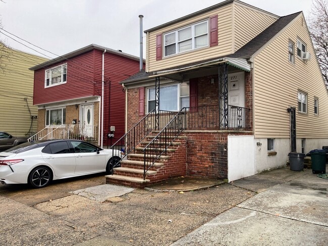 Building Photo - 271 Lexington Ave Unit 2