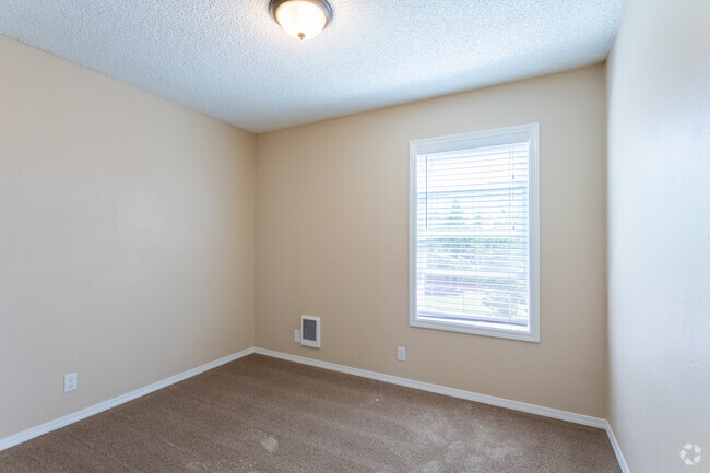 2BR, 1BA - 576 SF
