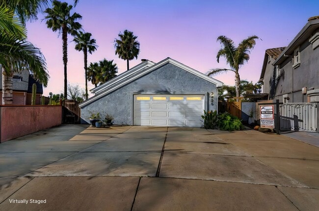 Building Photo - INCREDIBLE LOCATION... END OF CUL DE SAC WITH OVER 100 FEET ON WATER... MARVELOUS DOCK AND DECK W...