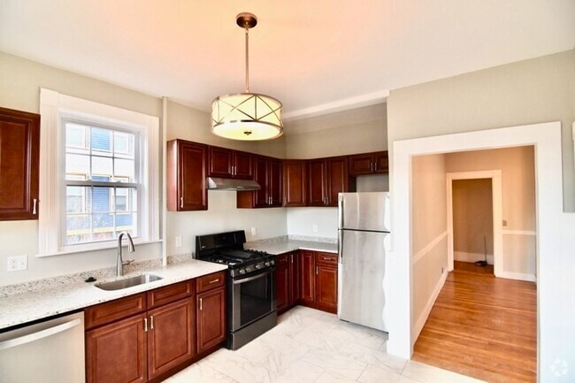 Building Photo - 15-1/2 Tremlett St Unit 1 Rental