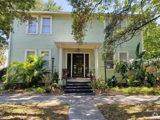Building Photo - 606 W Azeele St Unit 3 Rental