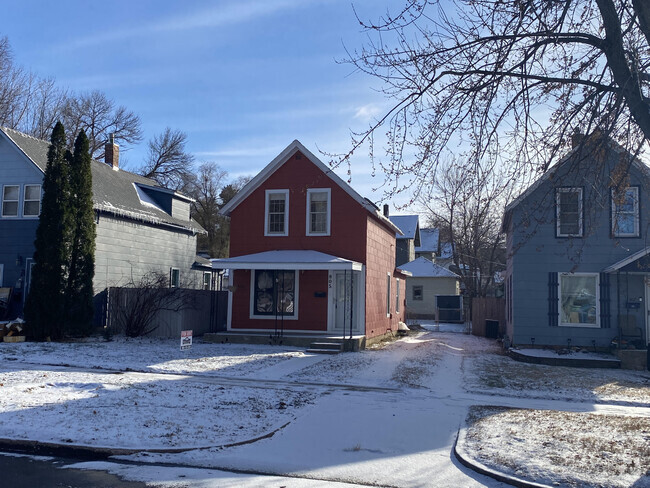 Building Photo - 905 W 5th St Rental