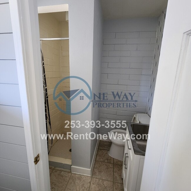 Photo - 4704 Grandview Dr W