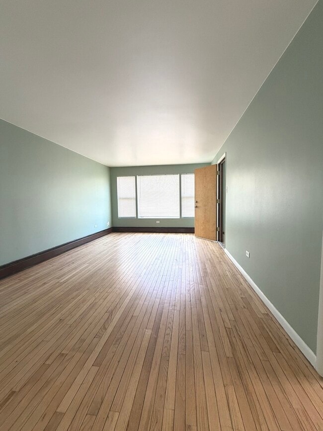 Photo - 6637 S Whipple St