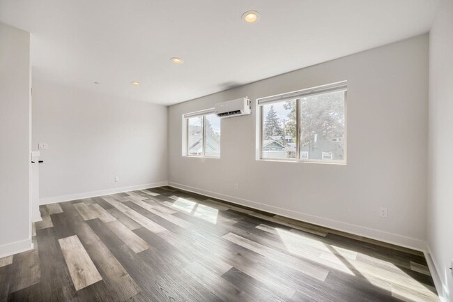 Photo - 3310 Tacoma Unit 3308