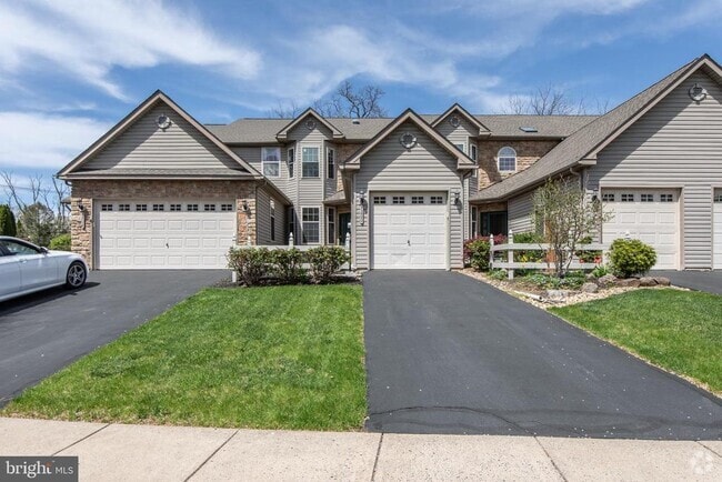 Building Photo - 3200 Village Dr Rental