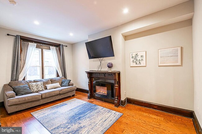 Photo - 1525 N Newkirk St Townhome